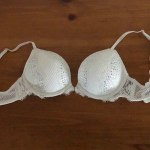 Victoria secrets bra size 32A